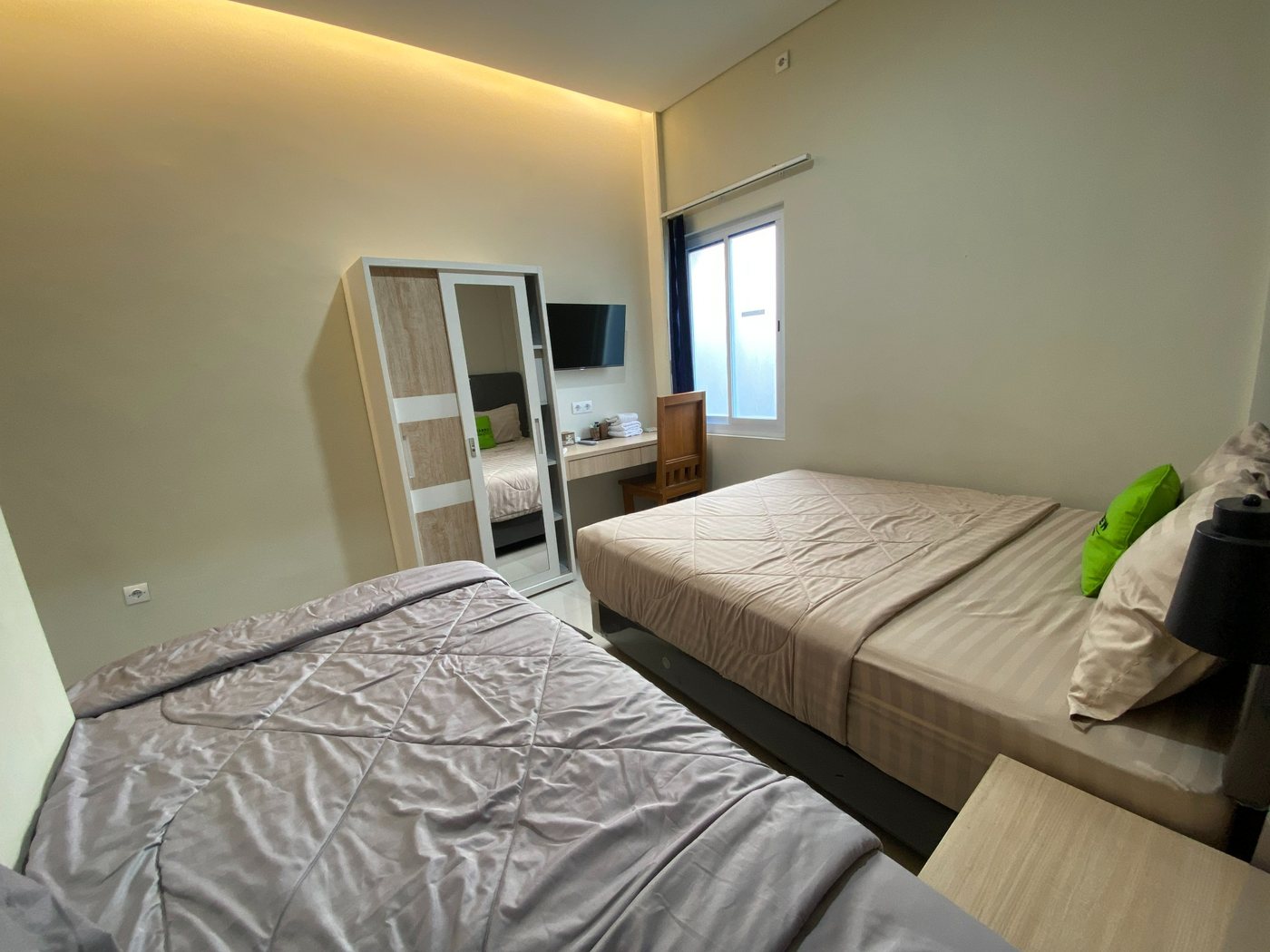 Kamar Superior Triple Nganjuk Family Guest House
