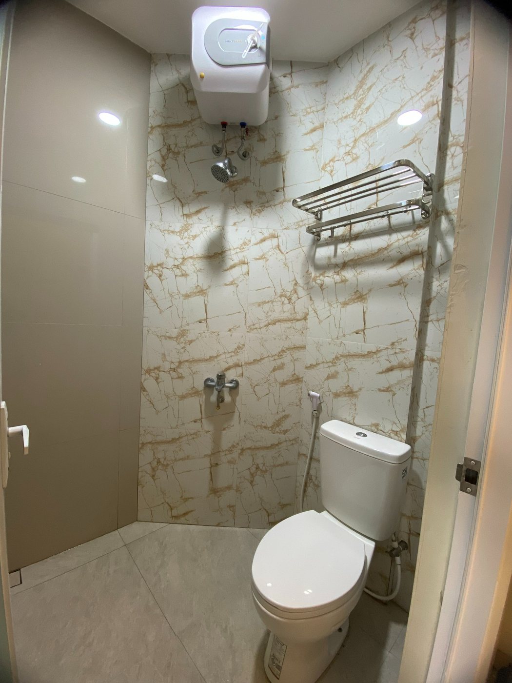 Kamar mandi Superior Triple Nganjuk Family Guest House